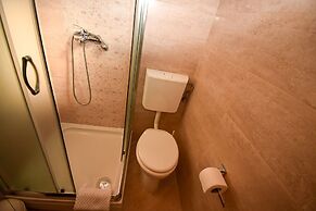Apartments and Rooms Frane
