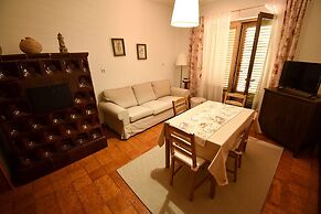 Apartments and Rooms Frane