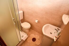 Apartments and Rooms Frane