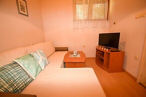 Apartments and Rooms Frane