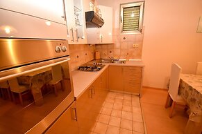 Apartments and Rooms Frane