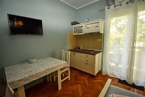 Apartments and Rooms Frane