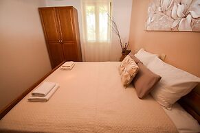 Apartments and Rooms Frane