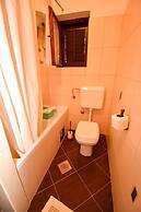 Apartments and Rooms Frane