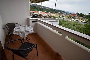 Apartments and Rooms Frane