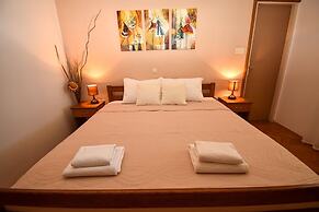 Apartments and Rooms Frane