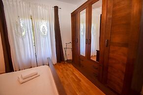 Apartments and Rooms Frane