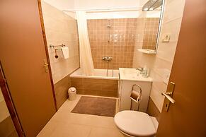 Apartments and Rooms Frane