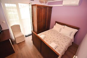 Apartments and Rooms Frane