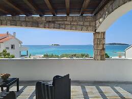 House Villa Oaza