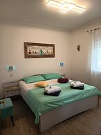Apartment Mira