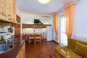 Apartments Vida With Garden