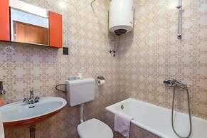 Apartments and Rooms Happiness