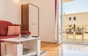 Apartments and Rooms Happiness