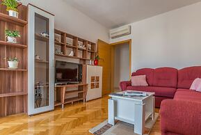 Apartments and Rooms Happiness