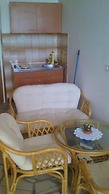 Apartments and Rooms Happiness