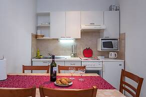 Apartments and Rooms Happiness