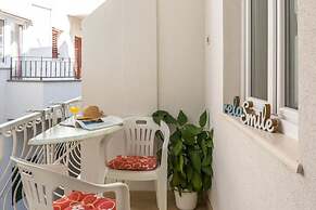 Apartments and Rooms Happiness