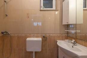 Apartments and Rooms Happiness