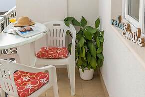 Apartments and Rooms Happiness