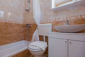 Apartments and Rooms Happiness