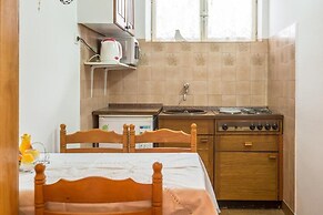 Apartments and Rooms Happiness