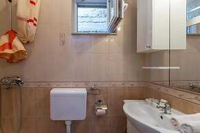 Apartments and Rooms Happiness