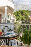 Apartments and Rooms Happiness