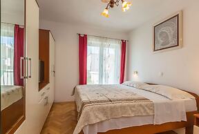 Apartments and Rooms Happiness