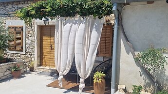 Apartments and Room Perstel