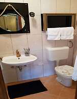 Apartments and Room Perstel