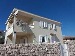 Apartment Mer