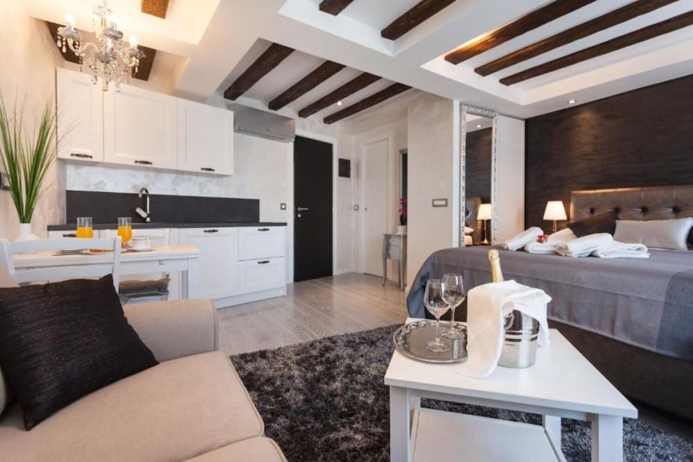 Apartments Regent 2