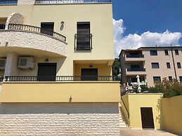 House DMS