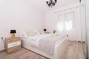 Apartment Tom