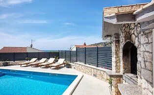 House Mirka