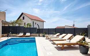 House Mirka
