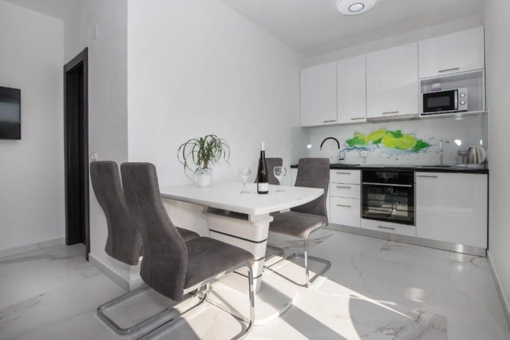 Apartments Jakov