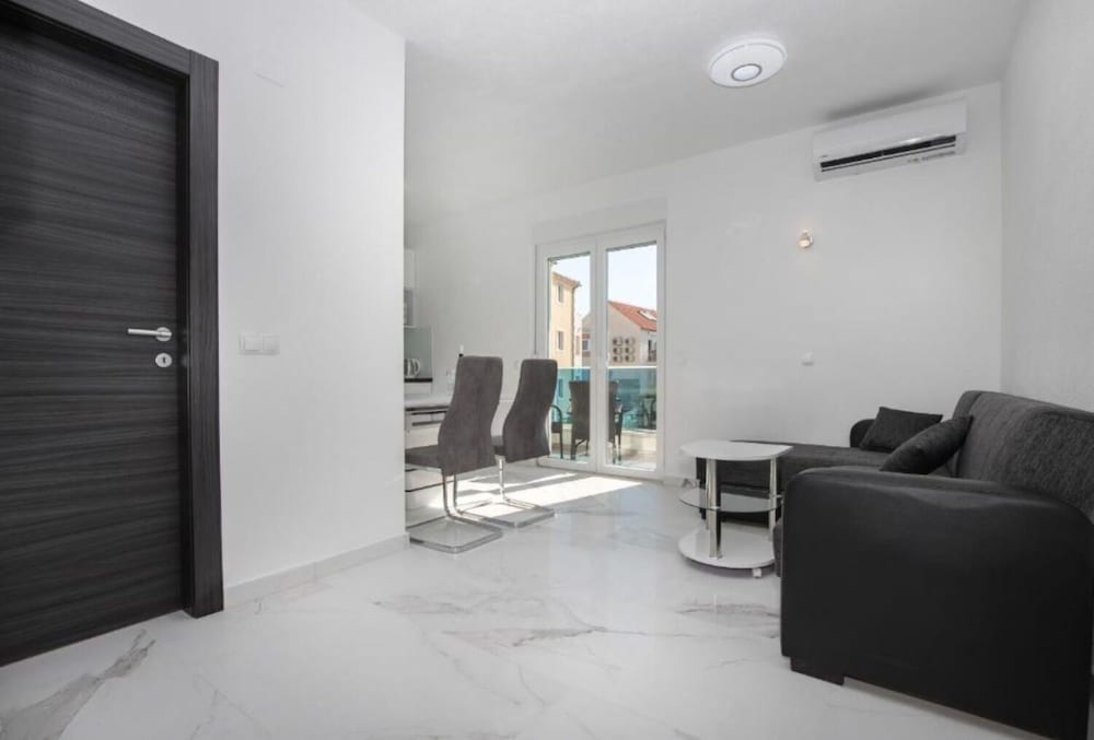 Apartments Jakov