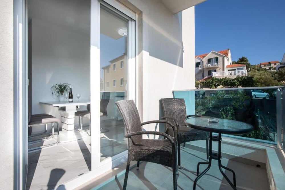 Apartments Jakov
