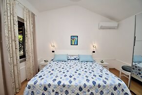 House Ariella
