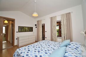 House Ariella