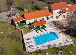 House Villa Karaga