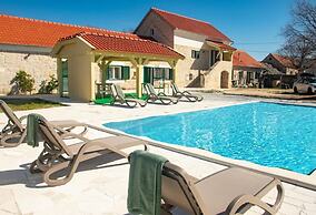 House Villa Karaga