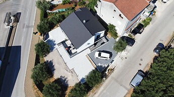 House Laura