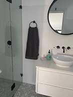 Golf Course & Beach Stay Self-contained Guest House