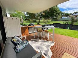 Golf Course & Beach Stay Self-contained Guest House