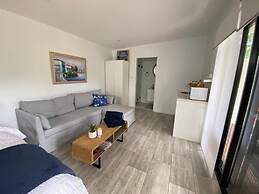 Golf Course & Beach Stay Self-contained Guest House