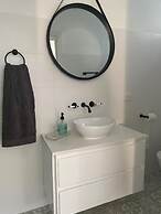 Golf Course & Beach Stay Self-contained Guest House
