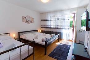 Apartments and Rooms Hope